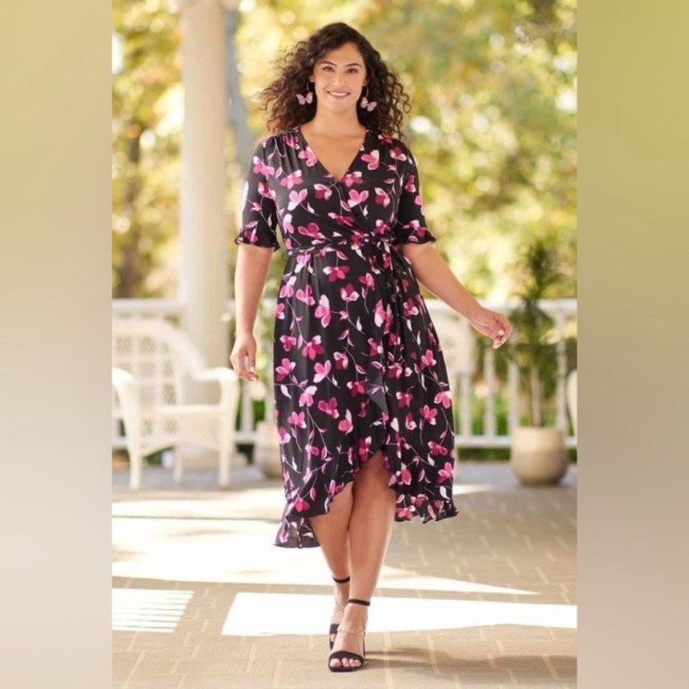 NWT Cato Black and Pink Floral Dress, size 22/24W, Love Affair v-neck Ruffle hem